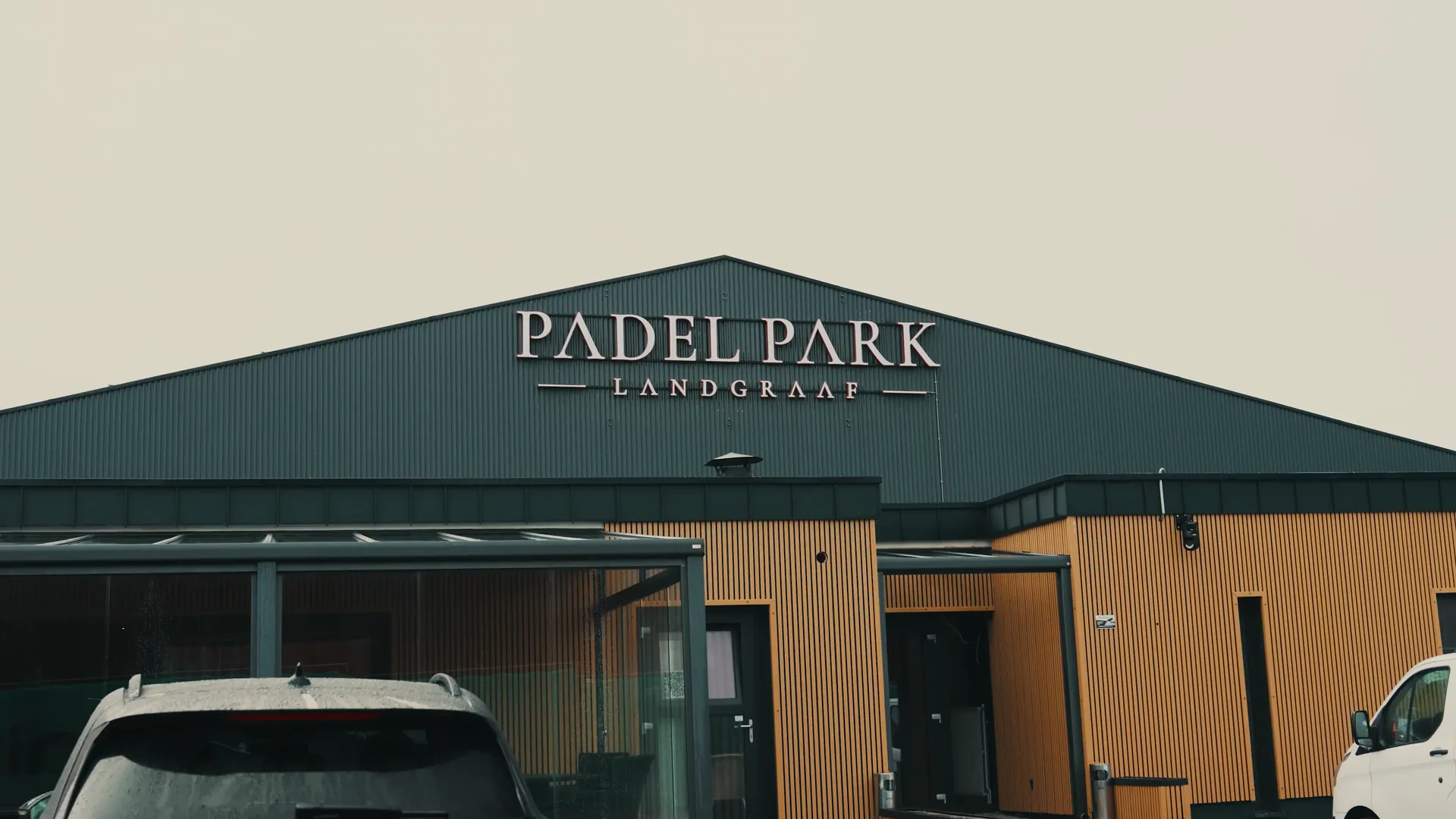 Indoor padelbanen bij Padel Park Landgraaf